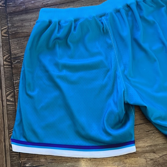 Mitchell & Ness Charolette Hornets Basketball Shorts - Picture 8 of 9